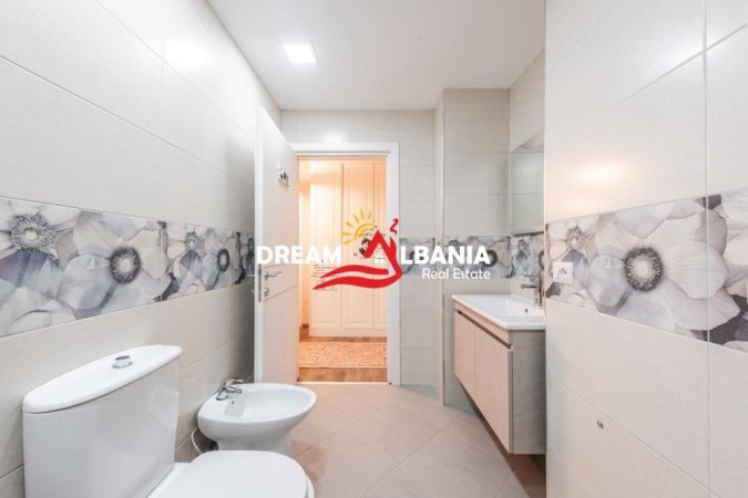 Tirane, jepet me qera apartament 2+1 , 120 m² 900 € (tek Liqeni i Thatë)