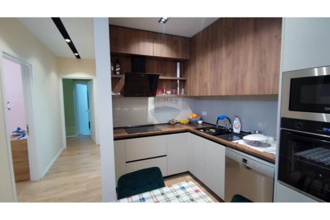 Tirane, jepet me qera apartament 2+1+Aneks+Ballkon , 89 m² 700 € (Trio Towers Don Bosko)