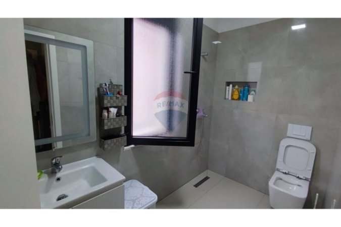 Tirane, jepet me qera apartament 2+1+Aneks+Ballkon , 89 m² 700 € (Trio Towers Don Bosko)