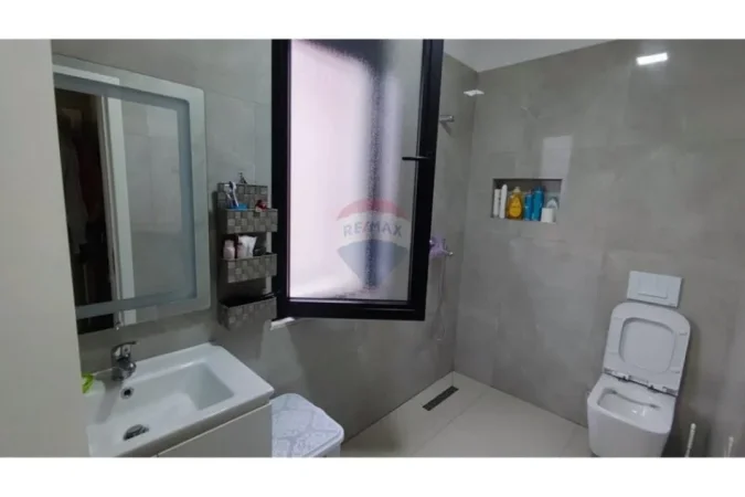 Tirane, jepet me qera apartament 2+1+Aneks+Ballkon , 89 m² 700 € (Trio Towers Don Bosko)