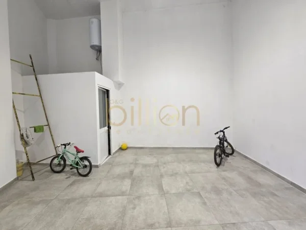 Tirane, jepet me qera ambjent biznesi , 55 m² 550 € (Rruga Barikadave)