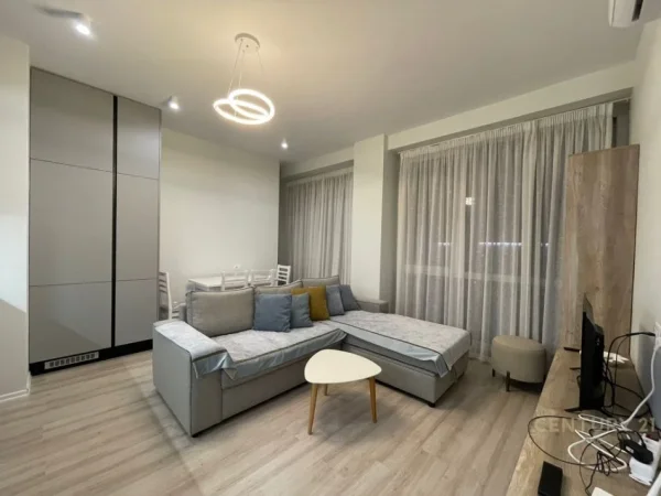 Tirane, jepet me qera apartament 1+1 Kati 10, 50 m² 700 € (Shkolla e kuqe)