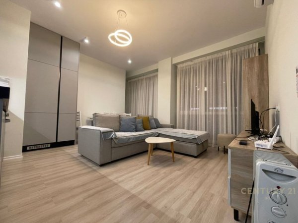 Tirane, jepet me qera apartament 1+1 Kati 10, 50 m² 700 € (Shkolla e kuqe)