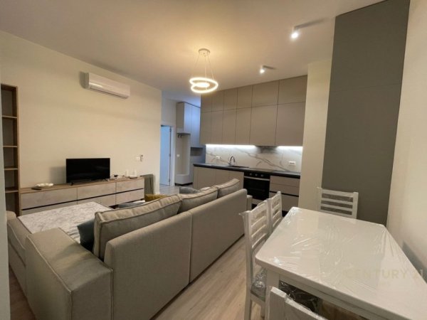 Tirane, jepet me qera apartament 1+1 Kati 10, 50 m² 700 € (Shkolla e kuqe)