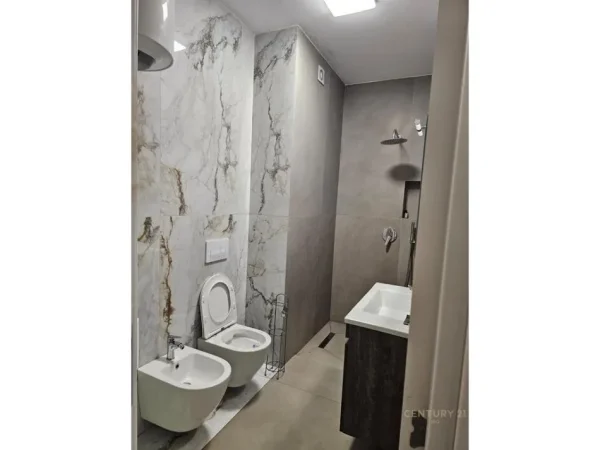 Tirane, jepet me qera apartament 1+1 Kati 6, 79 m² 500 € (Materniteti i Ri)