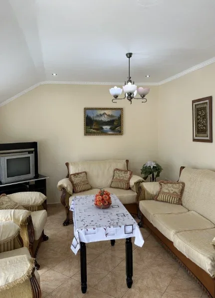Tirane, jepet me qera apartament 1+1 Kati 2, 60 m² 350 € (rruga 5 Maj)