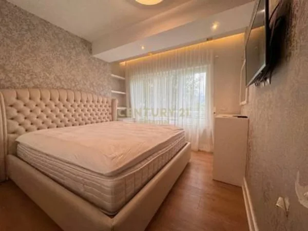 Tirane, jepet me qera apartament 2+1 Kati 2, 90 m² 800 € 