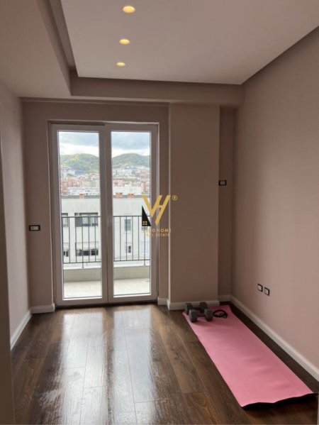 Tirane, jepet me qera apartament 2+1+Ballkon Kati 9, 100 m² 1.100 € (KOMUNA E PARISIT)