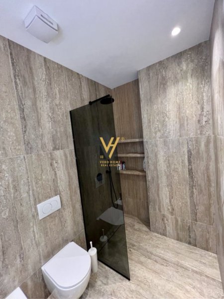 Tirane, jepet me qera apartament 2+1+Ballkon Kati 9, 100 m² 1.100 € (KOMUNA E PARISIT)