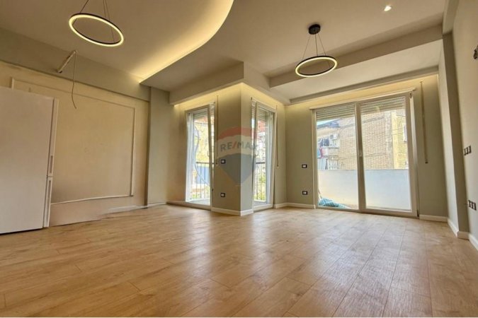 Tirane, jepet me qera apartament 2+1+Aneks+Ballkon , 79 m² 550 € (Brryli)