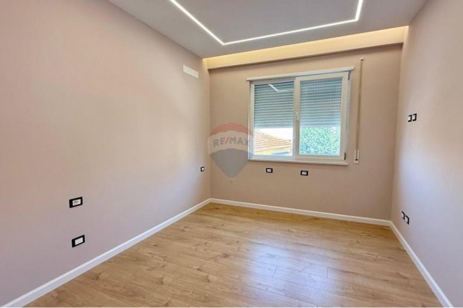 Tirane, jepet me qera apartament 2+1+Aneks+Ballkon , 79 m² 550 € (Brryli)