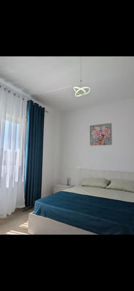 Durres, jepet me qera Vile 3+1+Ballkon , 850 € (kenet)