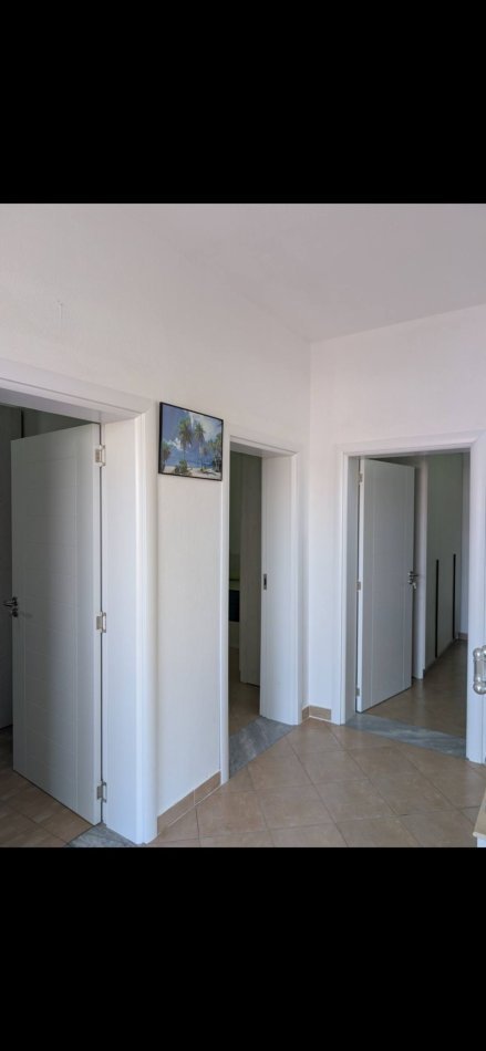 Durres, jepet me qera Vile 3+1+Ballkon , 850 € (kenet)