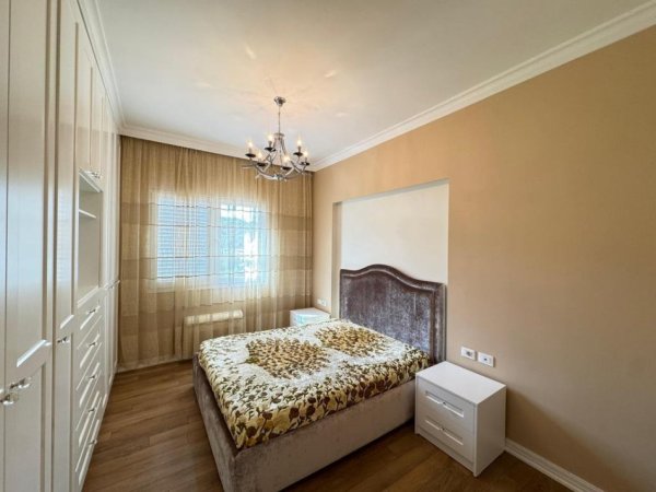 Tirane, jepet me qera apartament 2+1+Ballkon Kati 3, 102 m² 950 € (Liqeni i Thate)