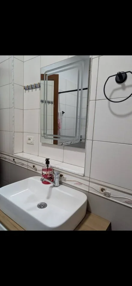 Durres, jepet me qera Vile 3+1+Ballkon , 850 € (kenet)