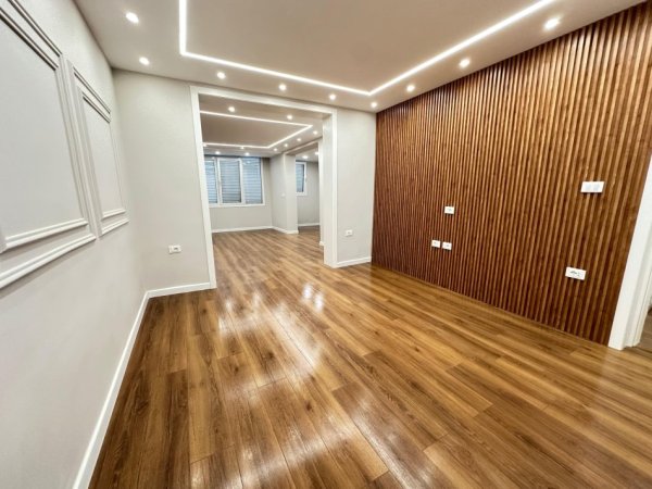Tirane, shitet ambjent biznesi Kati 3, 97 m² (Blloku)