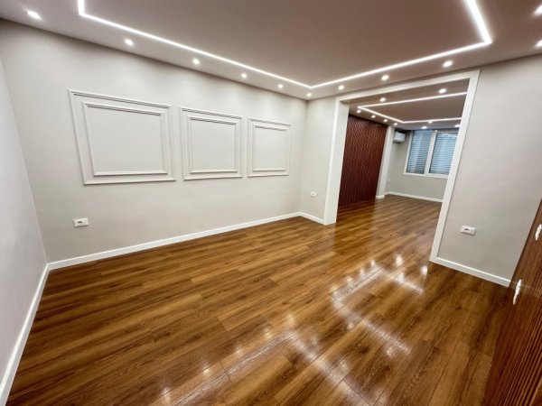 Tirane, shitet ambjent biznesi Kati 3, 97 m² (Blloku)