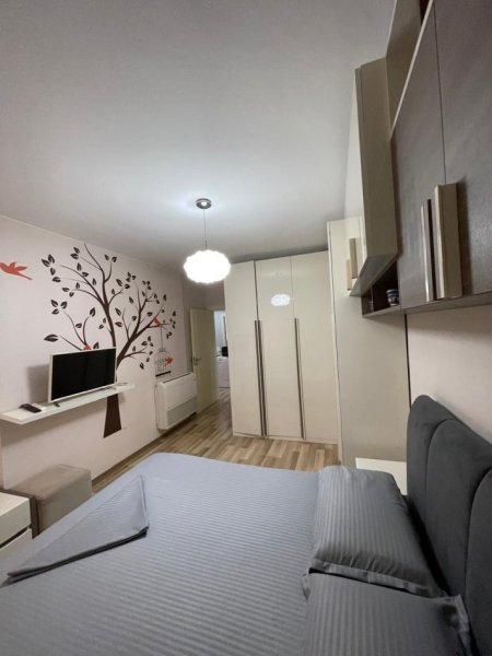 Tirane, jepet me qera apartament 2+1+Ballkon Kati 2, 110 m² 1.000 € (Mine Peza)
