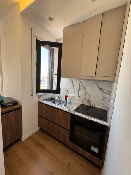 Tirane, jepet me qera 1+1 , 800 € (komuna e parisit)