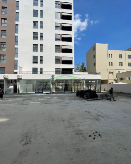 Tirane, jepet me qera zyre Kati 1, 97 m² (Kamez)