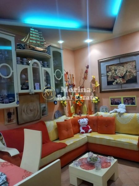 Tirane, jepet me qera apartament 1+1 Kati 3, 45 m² 500 € (Blloku)