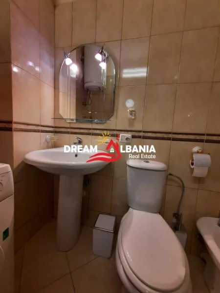 Tirane, jepet me qera apartament 1+1 , 70 m² 650 € (tek Kopeshti zoologjik prane mbikalimit)