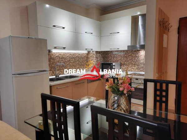 Tirane, jepet me qera apartament 1+1 , 70 m² 650 € (tek Kopeshti zoologjik prane mbikalimit)