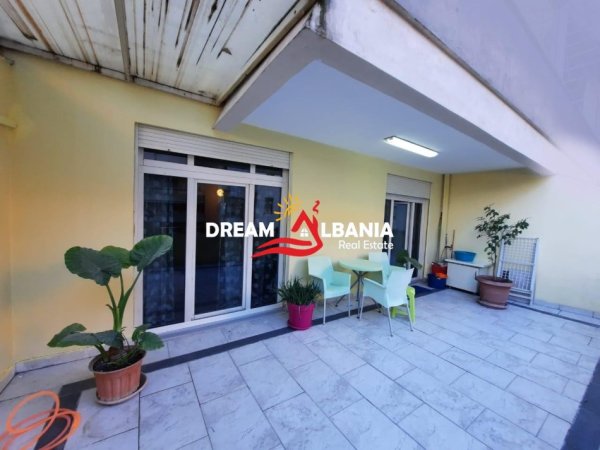 Tirane, jepet me qera apartament 1+1 , 70 m² 650 € (tek Kopeshti zoologjik prane mbikalimit)