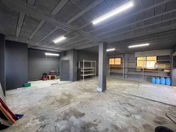 Tirane, jepet me qera magazine Kati 0, 120 m² 900 € (Laprake)