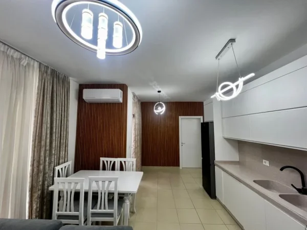 Tirane, jap me qera apartament 2+1+Ballkon Kati 1, 90 m² 650 € (bulevardi i ri)