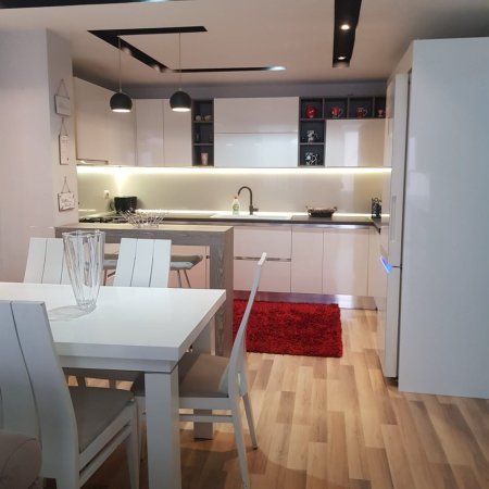 Tirane, jap me qera apartament 2+1+Ballkon Kati 2, 110 m² 1.000 € (mine peza)