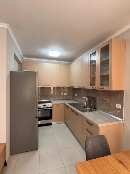 Tirane, jap me qera apartament 2+1+Ballkon Kati 5, 107 m² 800 € (prokuroria)