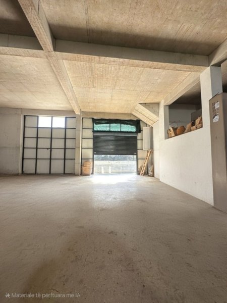 Tirane, jepet me qera magazine Kati 0, 1.400 m² 7.700 € (Top Channel)