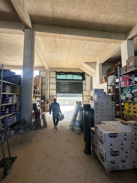 Tirane, jepet me qera magazine Kati 0, 1.400 m² 7.700 € (Top Channel)