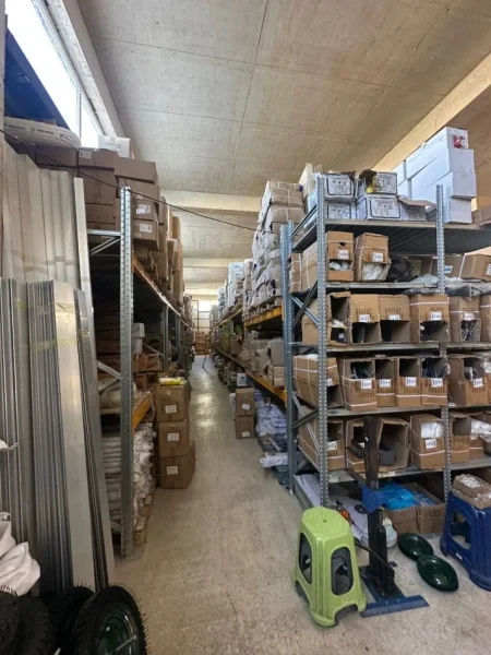 Tirane, jepet me qera magazine Kati 0, 1.400 m² 7.700 € (Top Channel)