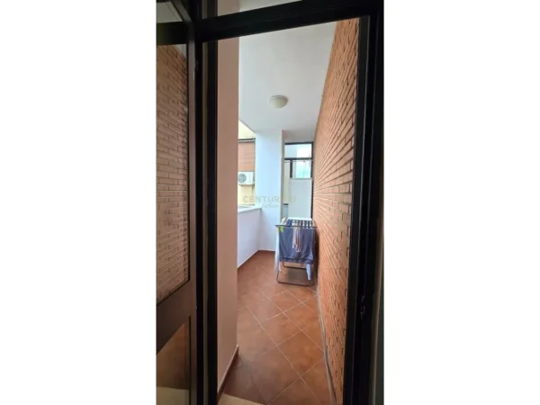 Tirane, jepet me qera apartament 3+1+Aneks+Ballkon Kati 8, 130 m² 1.000 € 