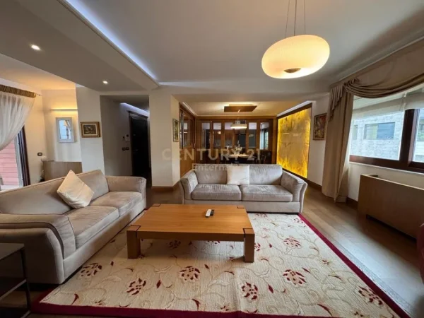 Tirane, jepet me qera apartament+verande | Penthouse 2+1+Aneks+Ballkon Kati 8, 310 m² 2.000 € 