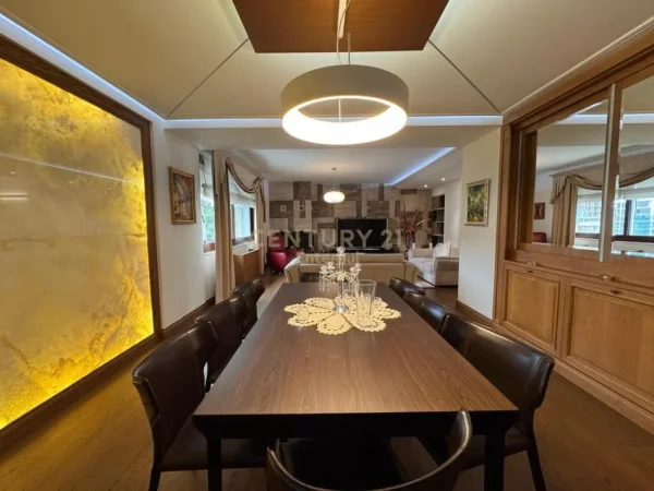 Tirane, jepet me qera apartament+verande | Penthouse 2+1+Aneks+Ballkon Kati 8, 310 m² 2.000 € 