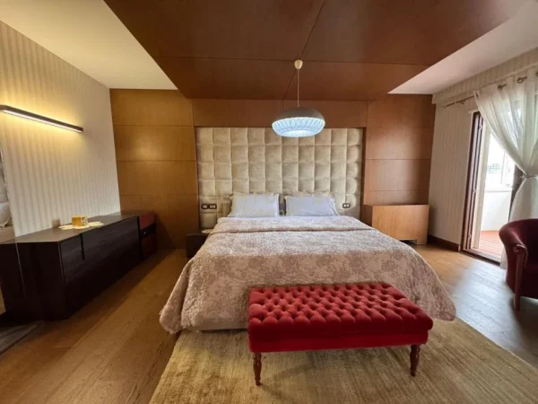 Tirane, jepet me qera apartament+verande | Penthouse 2+1+Aneks+Ballkon Kati 8, 310 m² 2.000 € 