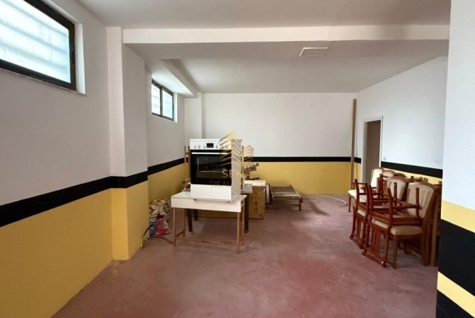 Tirane, jepet me qera magazine Kati -1, 180 m² 750 € (Rruga Aleksander Moisiu)