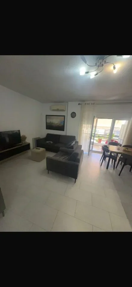 Tirane, jepet me qera apartament 2+1+Ballkon Kati 2, 100 m² 700 € (Naim Frasheri)