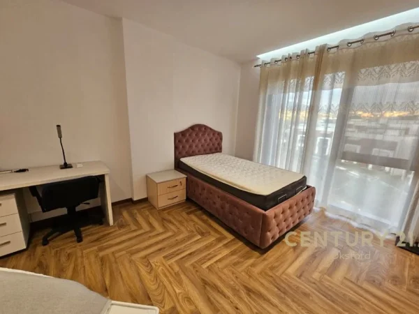 Tirane, jepet me qera apartament 2+1+Aneks+Ballkon Kati 3, 130 m² 1.200 € 