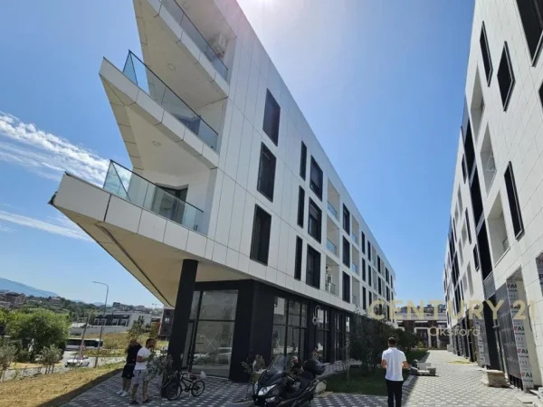 Tirane, jepet me qera apartament 2+1+Aneks+Ballkon Kati 3, 130 m² 1.200 € 