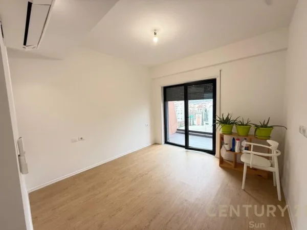 Tirane, jepet me qera zyre Kati 6, 117 m² 1.500 € 