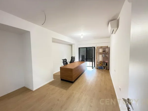 Tirane, jepet me qera zyre Kati 6, 117 m² 1.500 € 