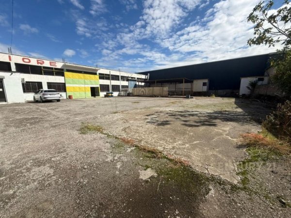 Tirane, shes ambjent biznesi , 2.121 m² 1.200.000 € 