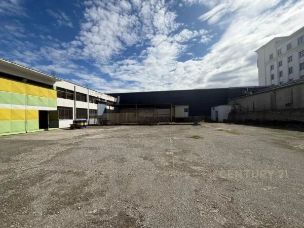 Tirane, shes ambjent biznesi , 2.121 m² 1.200.000 € 