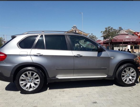 Tirane, shes makine Bmw x5 Benzin+Gaz, gri e erret automatik Klima 220 km 5.900 €