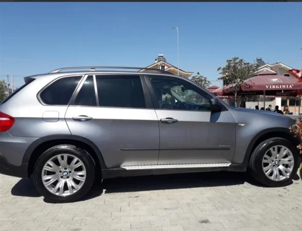 Tirane, shes makine Bmw x5 Benzin+Gaz, gri e erret automatik Klima 220 km 5.900 €