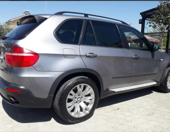 Tirane, shes makine Bmw x5 Benzin+Gaz, gri e erret automatik Klima 220 km 5.900 €